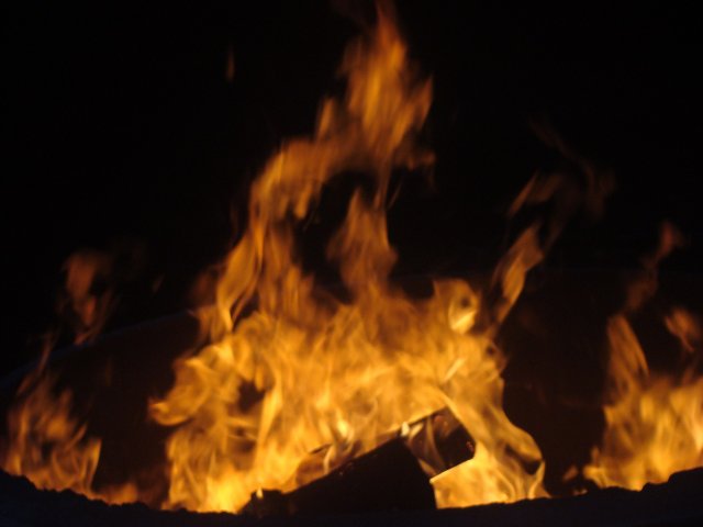 Allumer un feu à la pierre à feu (firesteel)